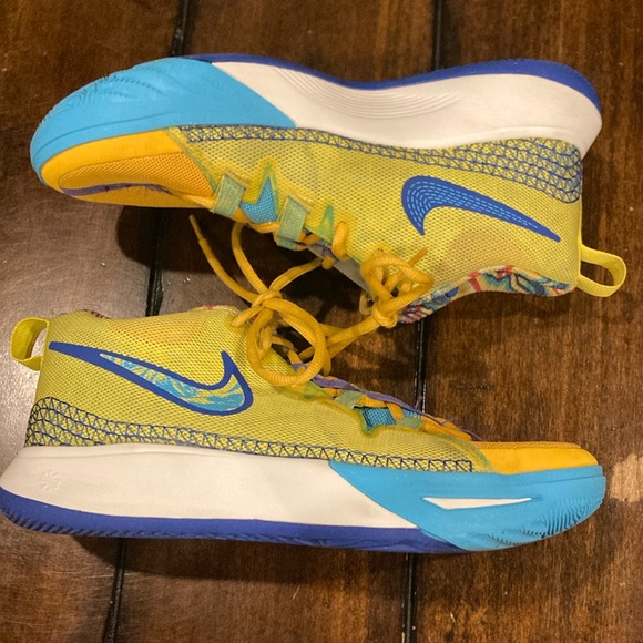 Youth Size 5.5 Nike Kyrie Flytrap Kaleidoscope Basketball Shoes (ABBA) - Picture 6 of 14